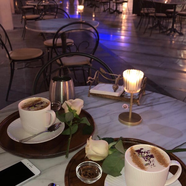 รูปภาพถ่ายที่ Jolie Café โดย Meshal เมื่อ 3/11/2019
