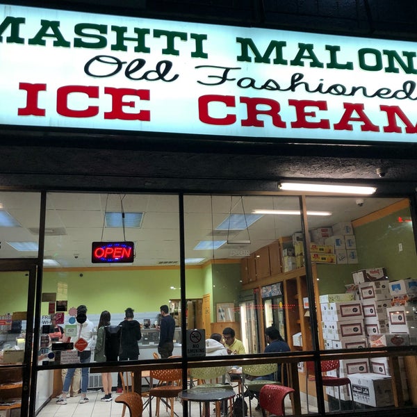 รูปภาพถ่ายที่ Mashti Malone Ice Cream โดย Varshith A. เมื่อ 5/29/2018