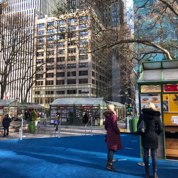 Foto scattata a The Holiday Shops at Bryant Park da Varshith A. il 12/15/2020