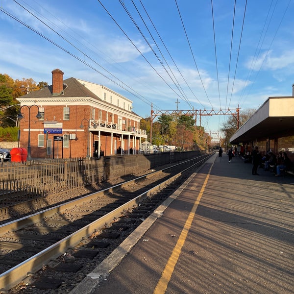NJT Millburn Station (M&E) Rail Station in Millburn