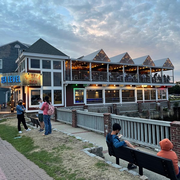 รูปภาพถ่ายที่ Sea Level Oyster Bar โดย Varshith A. เมื่อ 8/15/2022