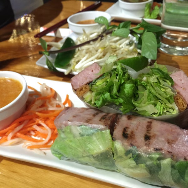 2/2/2015 tarihinde Bebe L.ziyaretçi tarafından Nong Lá Cafe'de çekilen fotoğraf