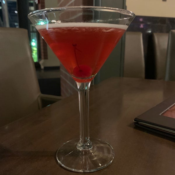 Foto diambil di Twigs Bistro &amp; Martini Bar oleh Casey pada 10/13/2019