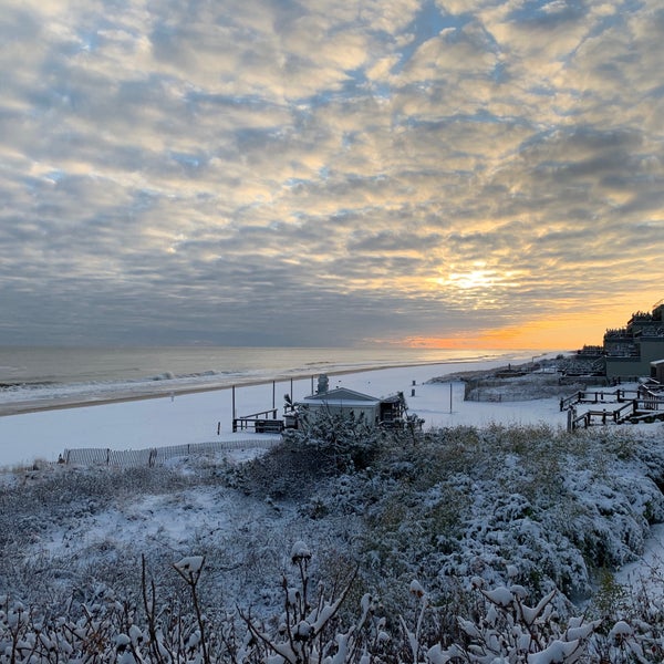 Photo taken at Gurney&#39;s Montauk Resort and Seawater Spa by Casey on 12/11/2019