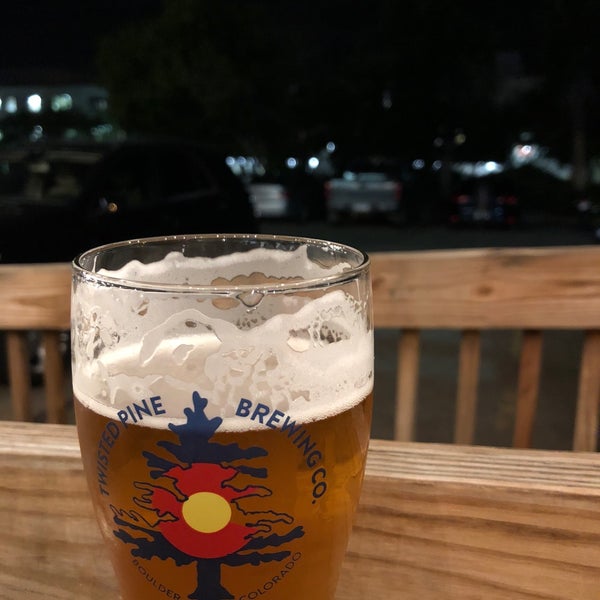 9/9/2018 tarihinde ᴡ C.ziyaretçi tarafından Twisted Pine Brewing Company'de çekilen fotoğraf