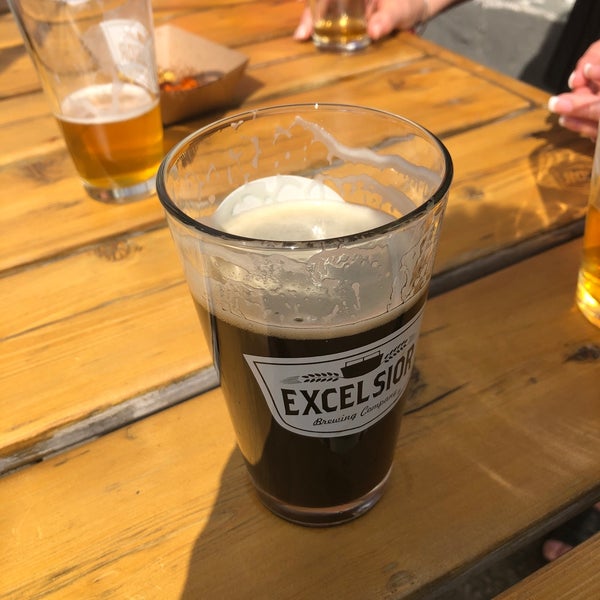 รูปภาพถ่ายที่ Excelsior Brewing Co โดย ᴡ C. เมื่อ 5/5/2019