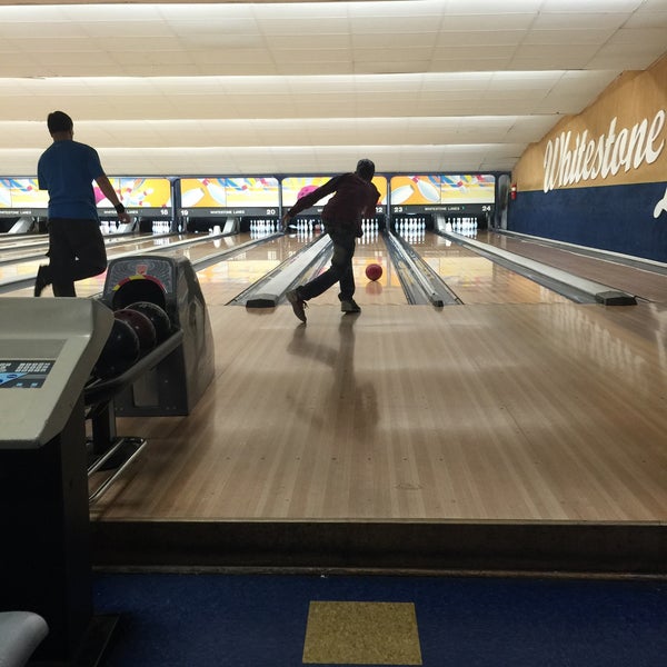 Photo taken at Whitestone Lanes Bowling Centers by Onepopstar on 12/29/2015