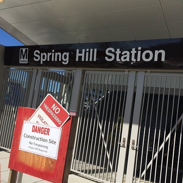 2/27/2014에 David H.님이 Spring Hill Metro Station에서 찍은 사진