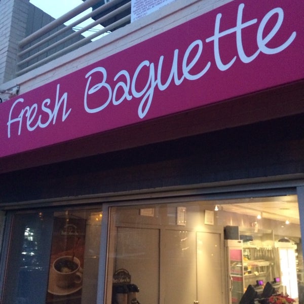 Foto tirada no(a) Fresh Baguette por David H. em 10/23/2013