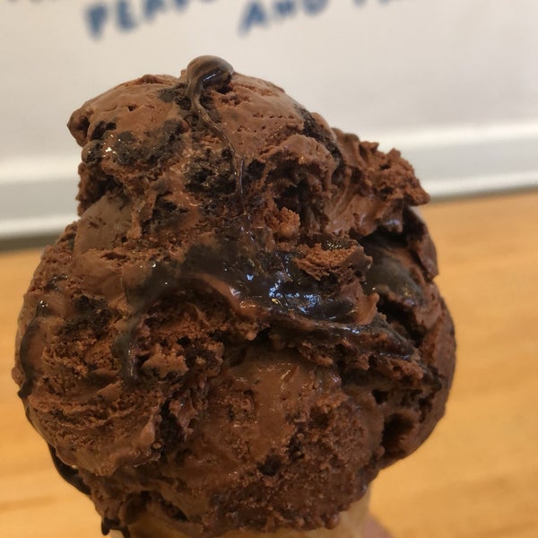 Photo taken at Jeni&#39;s Splendid Ice Creams by David H. on 6/19/2019