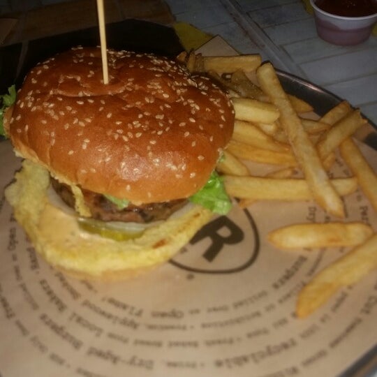 Photo prise au BGR: The Burger Joint par Sandra A. le12/27/2014