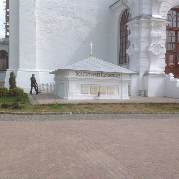Могила Годунова Фото