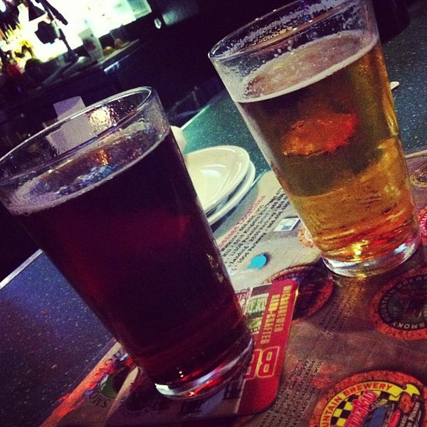 Foto tirada no(a) Smoky Mountain Brewery por Meredith P. em 12/24/2012