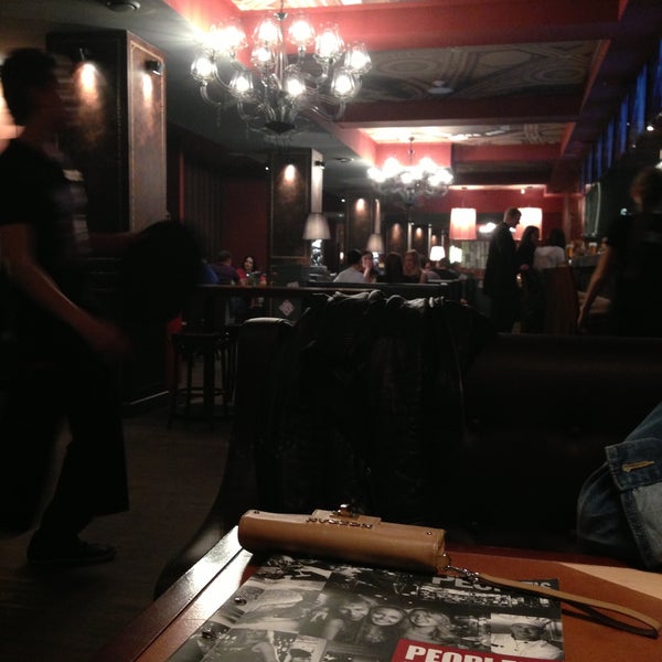 5/3/2013 tarihinde Natalia P.ziyaretçi tarafından PEOPLE&#39;S Bar &amp; Grill'de çekilen fotoğraf