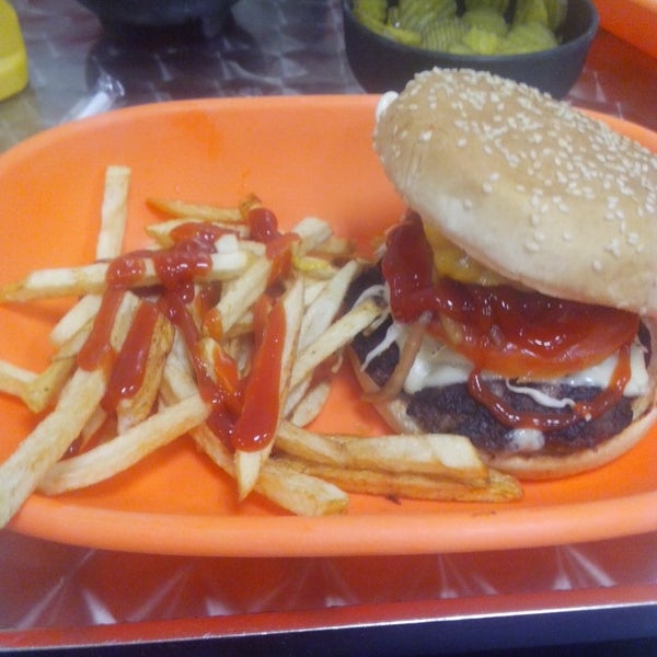 Photo taken at Campa&#39;s Hamburgers by Alejandro D. on 12/28/2014
