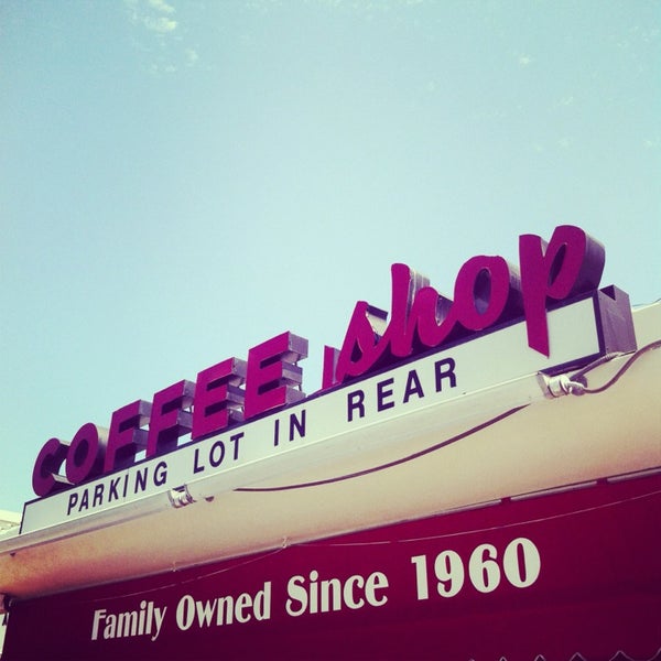 Foto tirada no(a) Harry&#39;s Coffee Shop por Jason E. em 8/18/2013
