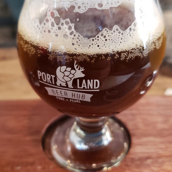Photo taken at The Portland Beer Hub by Rauf S. on 10/18/2018
