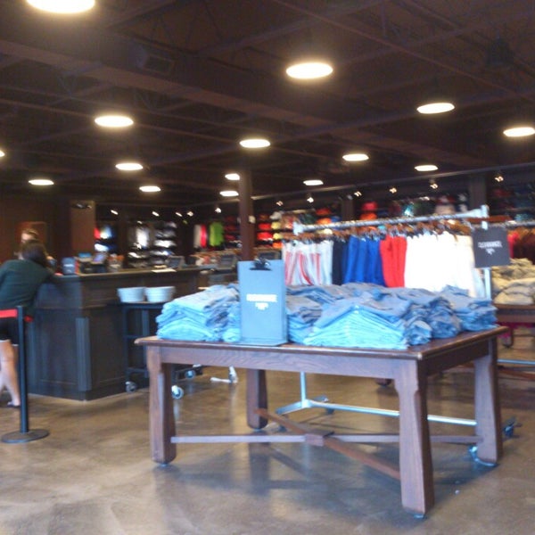 hollisterco outlet