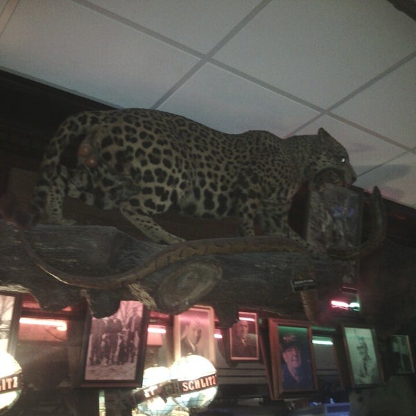 Foto tomada en Ole&#39;s Big Game Steakhouse &amp; Lounge  por Tiffany M. el 2/17/2013