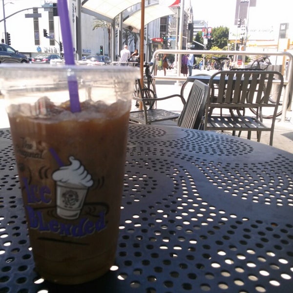 Photo taken at The Coffee Bean &amp; Tea Leaf by Justin S. on 8/25/2013