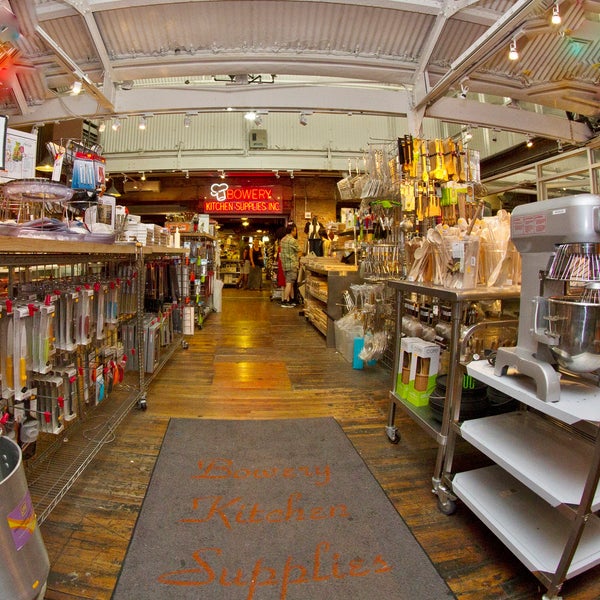 Photo prise au Bowery Kitchen Supplies par Bowery Kitchen Supplies le8/12/2013