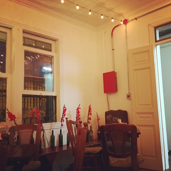 2/20/2014에 Alejandro M.님이 Café Rojo에서 찍은 사진
