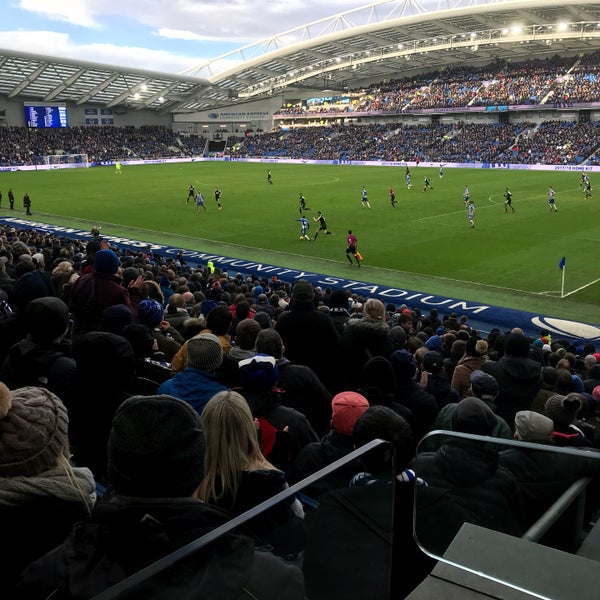 Foto tirada no(a) American Express Stadium por Luigi M. em 1/1/2018