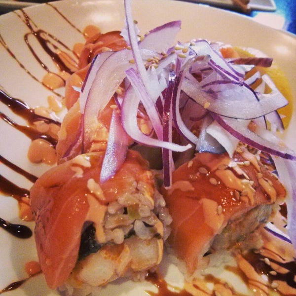 Снимок сделан в KumaDori Sushi пользователем Janet L. 5/14/2014