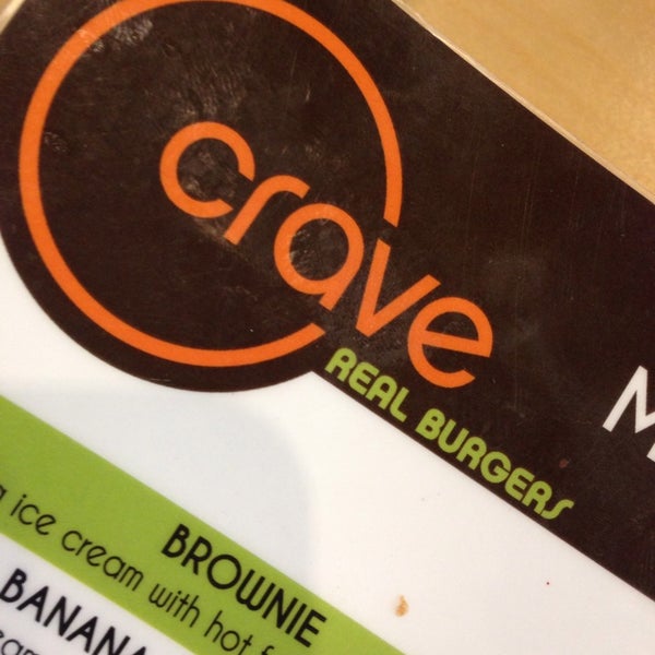Foto tirada no(a) Crave Real Burgers por Andy B. em 8/20/2014