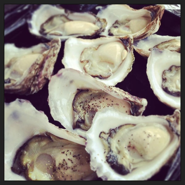 5/30/2013 tarihinde Alex L.ziyaretçi tarafından Wheelers Oyster Farm &amp; Seafood Restaurant'de çekilen fotoğraf
