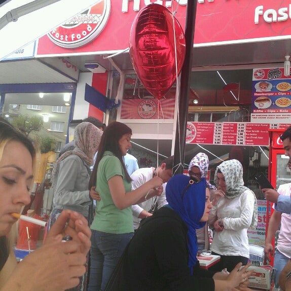 Photo taken at Kaldırım Fast Food by Şule Ö. on 5/8/2013