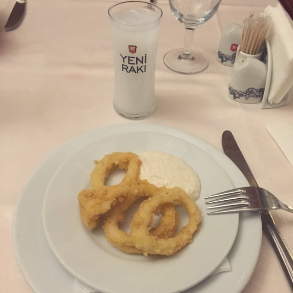 Foto diambil di Seviç Restoran oleh Fahri S. pada 11/15/2015