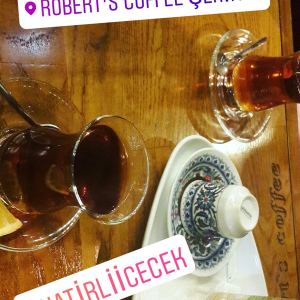 Photo taken at Robert&#39;s Coffee by __S£MA__ . on 6/14/2017