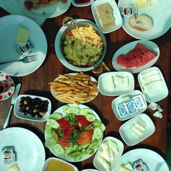 Photo taken at Kervansaray Cafe by İbrahim T. on 7/17/2015