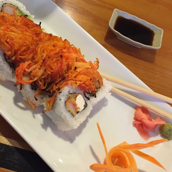 Foto tirada no(a) Sushi Cafe &amp; Shilla Korean Restaurant por Karen V. em 10/9/2015