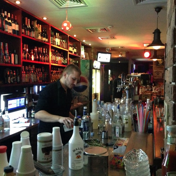 3/22/2013 tarihinde Stanislav S.ziyaretçi tarafından Jackson`s bar &amp; grill'de çekilen fotoğraf