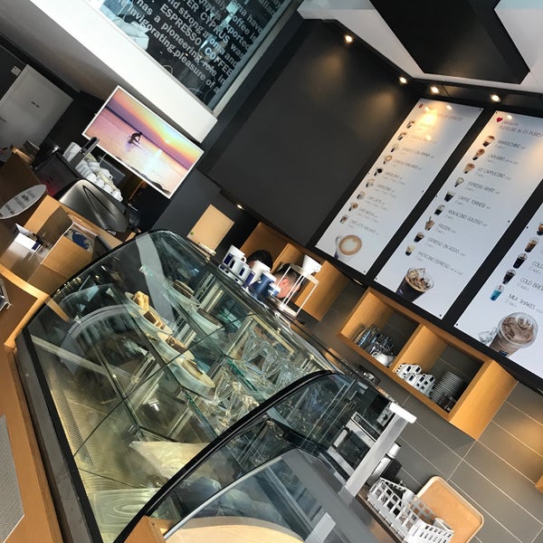 Foto tirada no(a) Lavazza Cafe por Lütfü em 5/26/2019