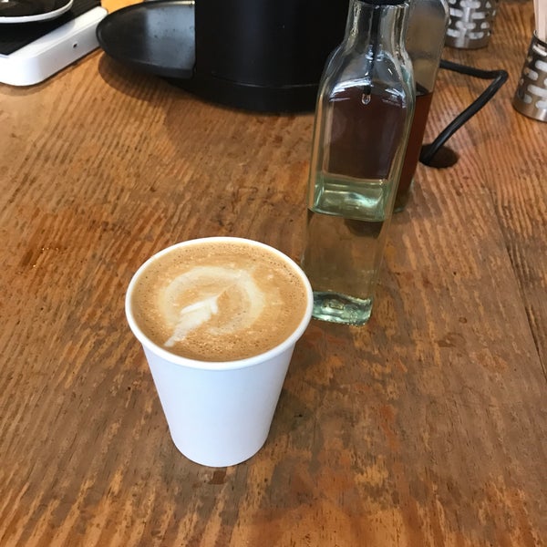 8/11/2017 tarihinde Natasha M.ziyaretçi tarafından Spitfire Coffee'de çekilen fotoğraf