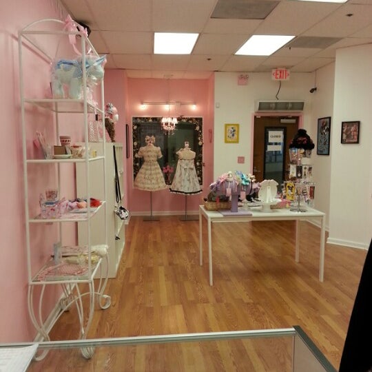 Foto scattata a Fairytale Boutique da Monique A. il 2/10/2013