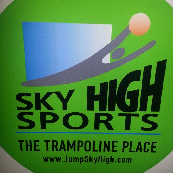 Foto tirada no(a) Sky High Sports por Shekinah H. em 2/18/2013
