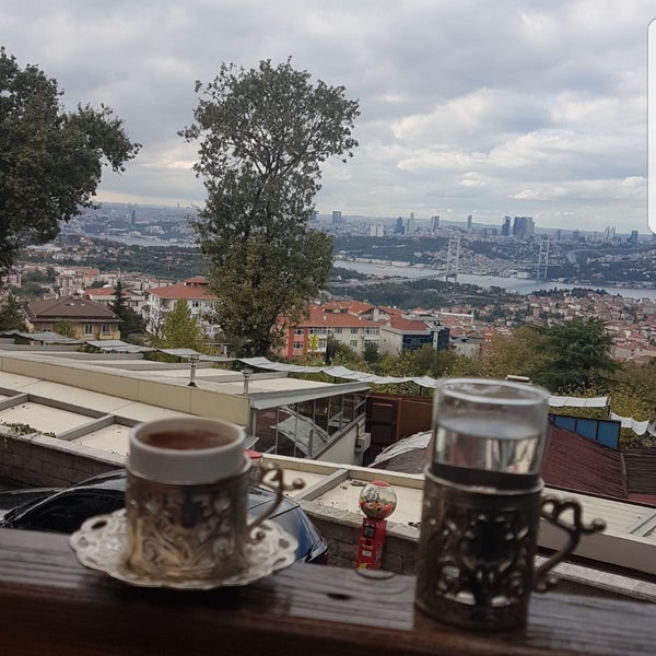 Photo taken at Beyaz Köşk Çamlıca by Hasan E. on 10/29/2017