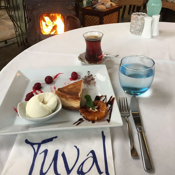 12/16/2017 tarihinde Demet B.ziyaretçi tarafından Tuval Restaurant'de çekilen fotoğraf