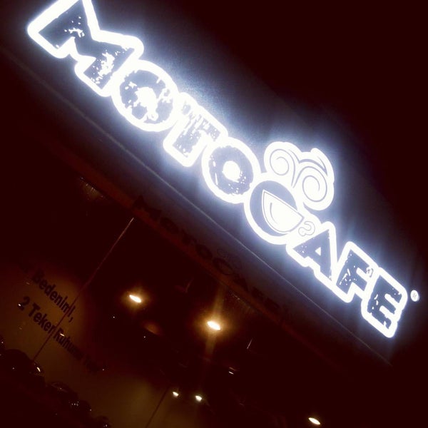 Foto tomada en Moto Cafe  por Murat Y. el 12/19/2015