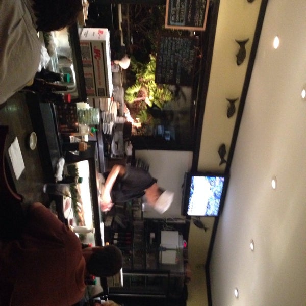 รูปภาพถ่ายที่ Zooma Sushi โดย Gainsboro Studio J. เมื่อ 11/15/2013