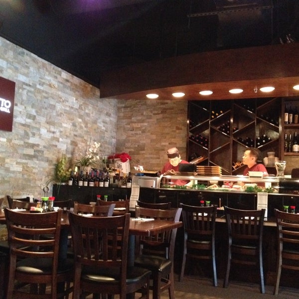 10/22/2013에 Michael M.님이 Totto Sushi &amp; Grill에서 찍은 사진