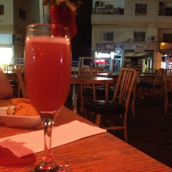 4/15/2013 tarihinde Eddaziyaretçi tarafından Cadde Restaurant &amp; Bar'de çekilen fotoğraf