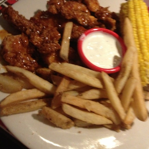 Photo taken at Chili&#39;s Grill &amp; Bar by Saidy D. on 3/20/2013