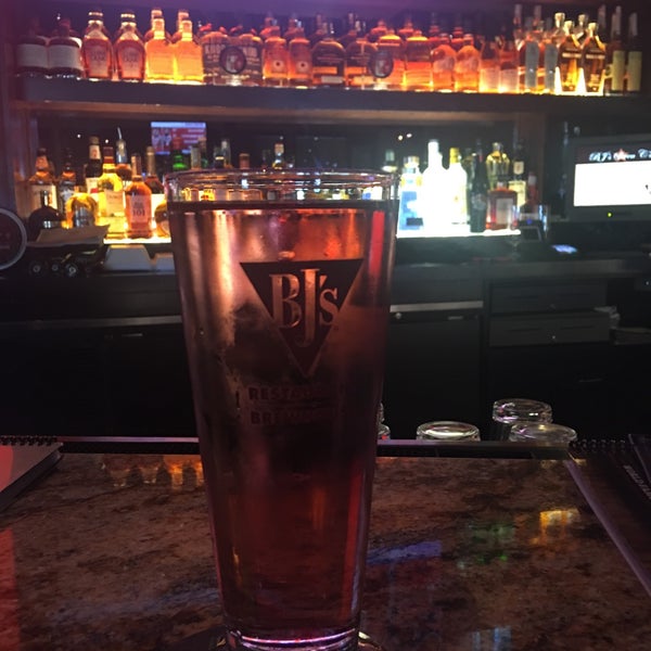 Photo taken at BJ&#39;s Restaurant &amp; Brewhouse by Heather Alton T. on 5/11/2019