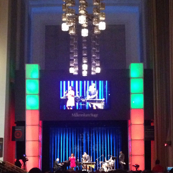 รูปภาพถ่ายที่ The John F. Kennedy Center for the Performing Arts โดย 🔹Maria L🔹 เมื่อ 12/26/2015