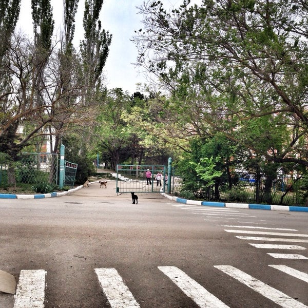 Дельфин лагерь крым орджоникидзе. Школа 6 феодосия. Школа 6 орджоникидзе крым. Школа 6 феодосия. Школа 6 феодосия.